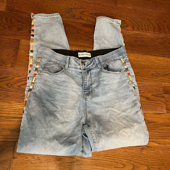 Gorgeous multicolored embroidered Knox Rose high rise size 8 light wash jeans - Picture 1 of 7